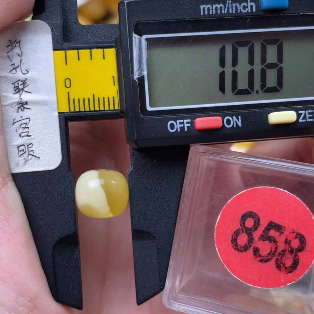 S***h蜜蜡未镶嵌珠宝奇石