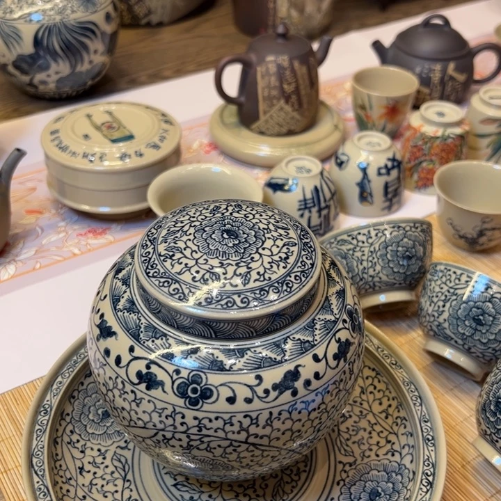 时***纹建水青花缠枝茶罐直播补贴