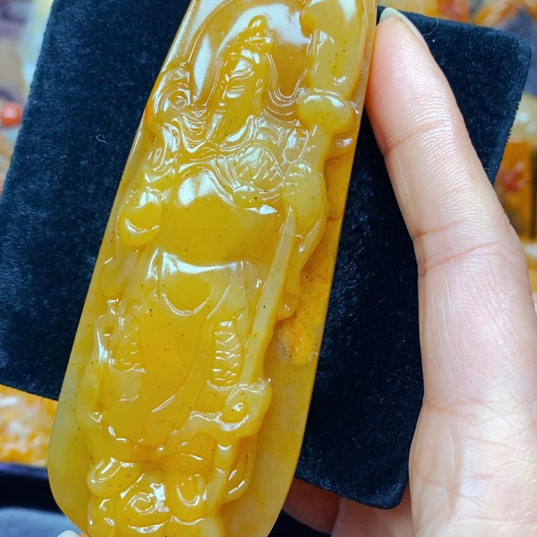 未镶嵌石英质玉（黄龙玉）颈饰