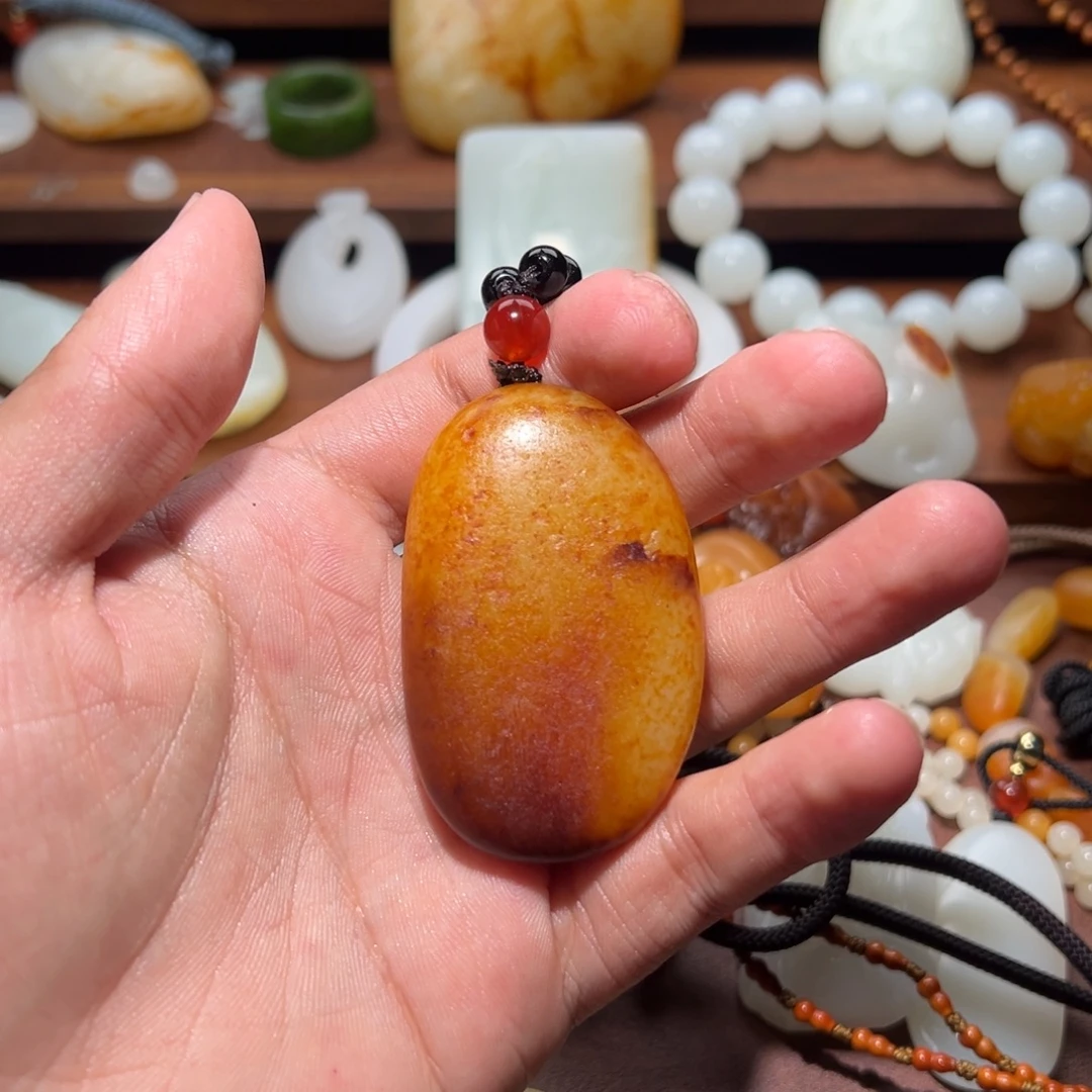 糖***吴和田玉未镶嵌颈饰