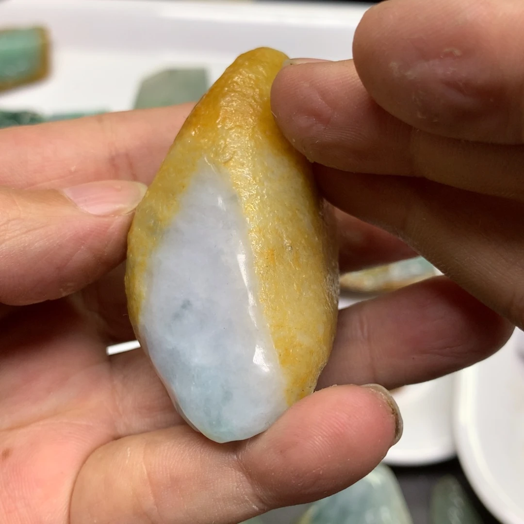 翡翠颈饰未镶嵌翡翠