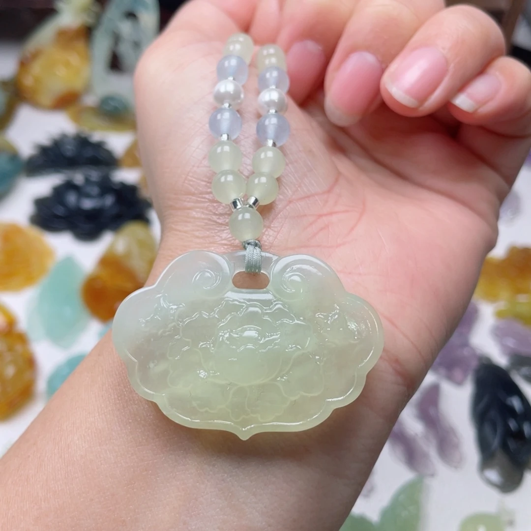 蛇纹石玉颈饰未镶嵌