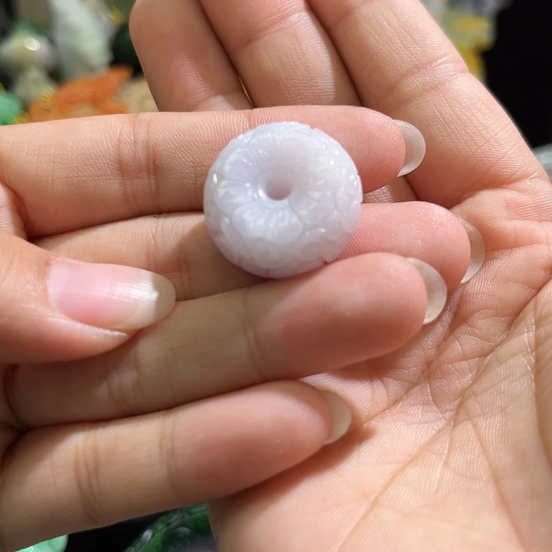 如***天翡翠未镶嵌颈饰待编织