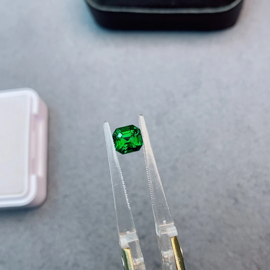 珠宝半成品石榴石（沙弗莱）未镶嵌1.21ct 吉尔德 卡扎尼