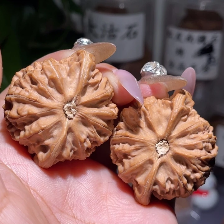 吊坠桃核             44