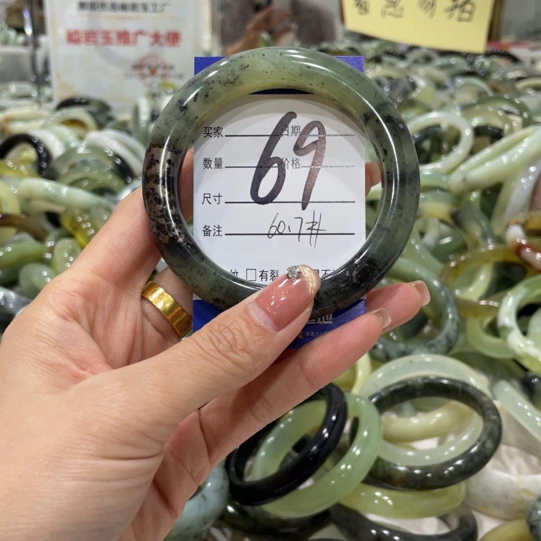 蛇纹石玉手镯未镶嵌