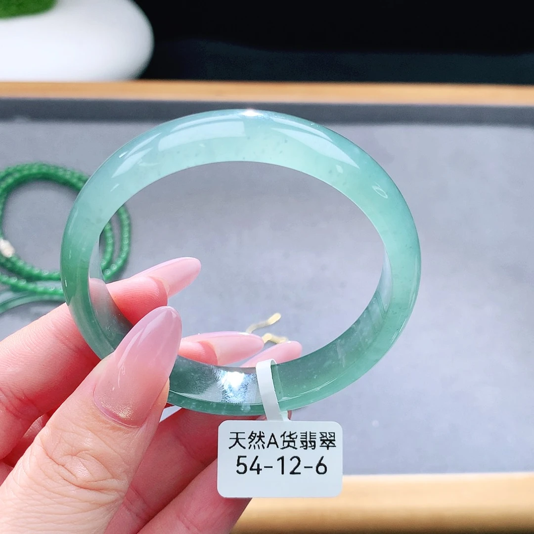 未镶嵌手镯（圆镯）翡翠