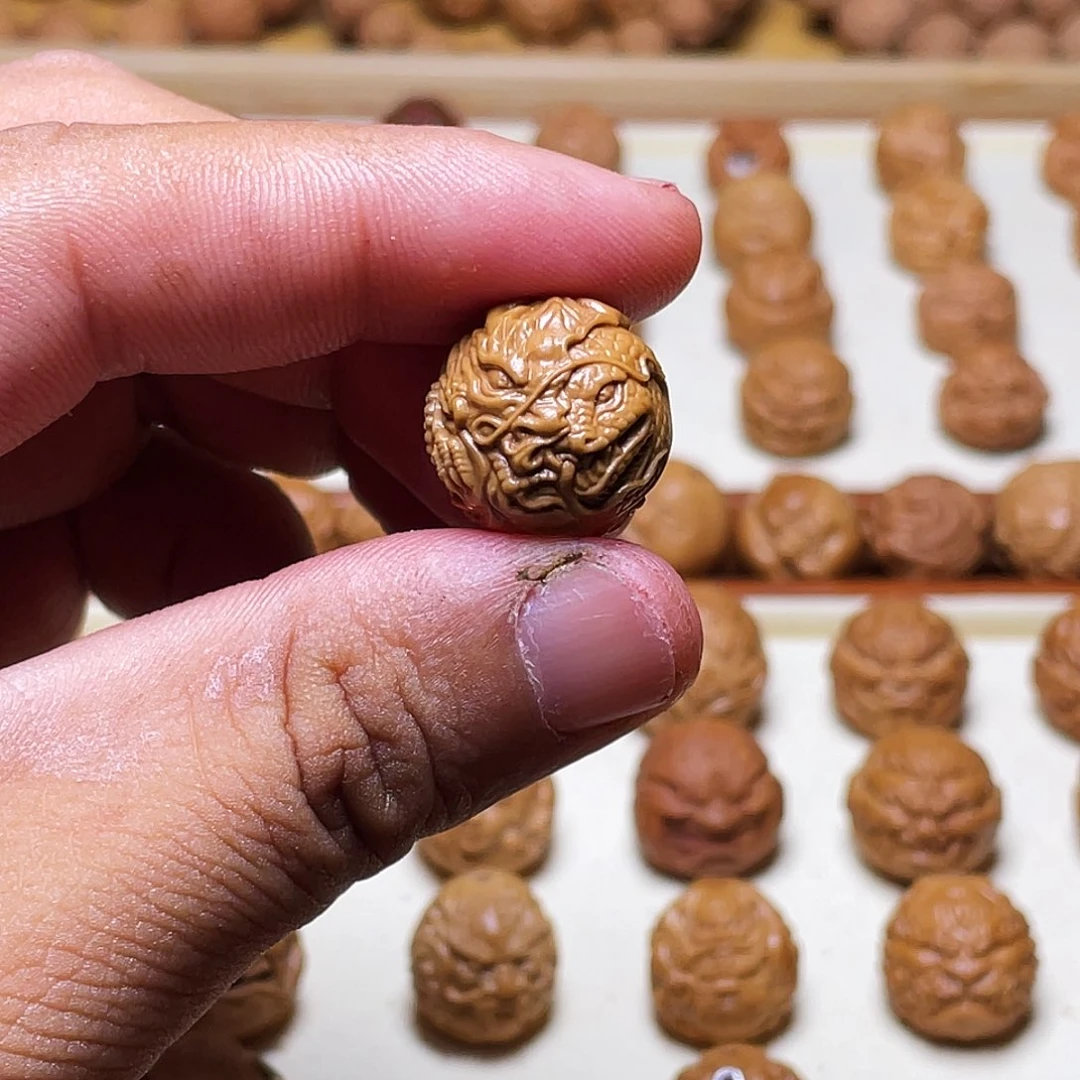 陈***猴头核桃吊坠18左右猴头核桃雕刻