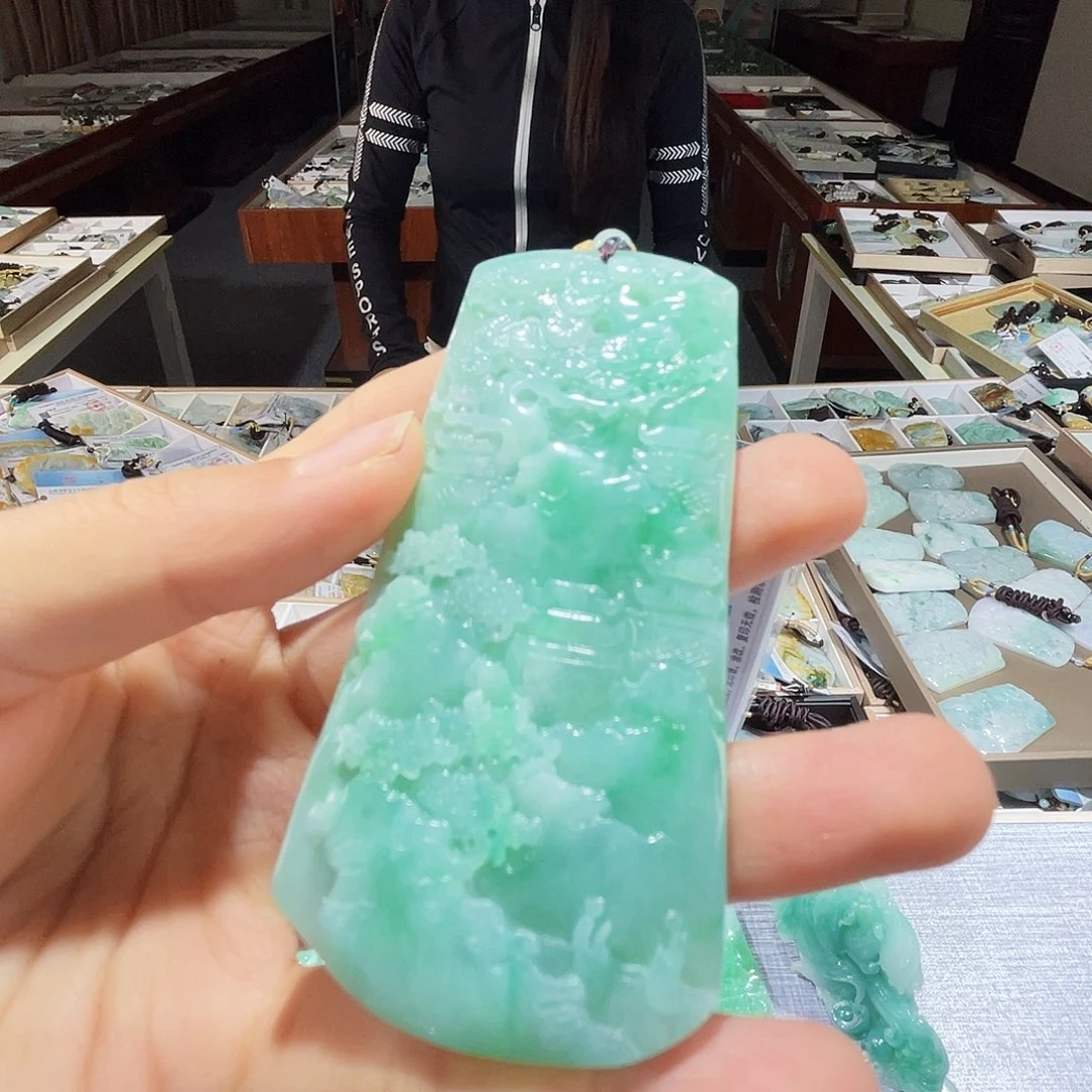 翡翠未镶嵌颈饰一