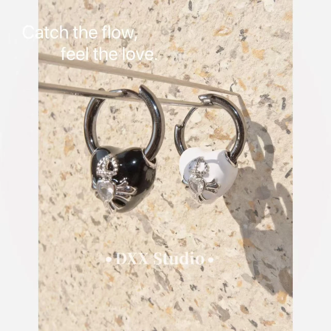 铜合金锆石耳饰 小众设计AB黑白桃心耳饰47445