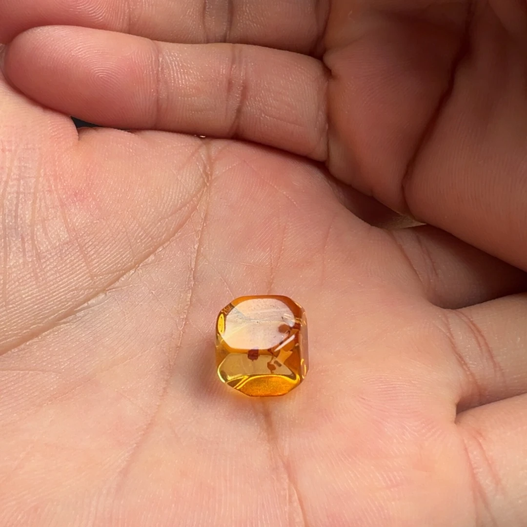 琥珀（花珀）颈饰未镶嵌花珀方块（打孔不退换）