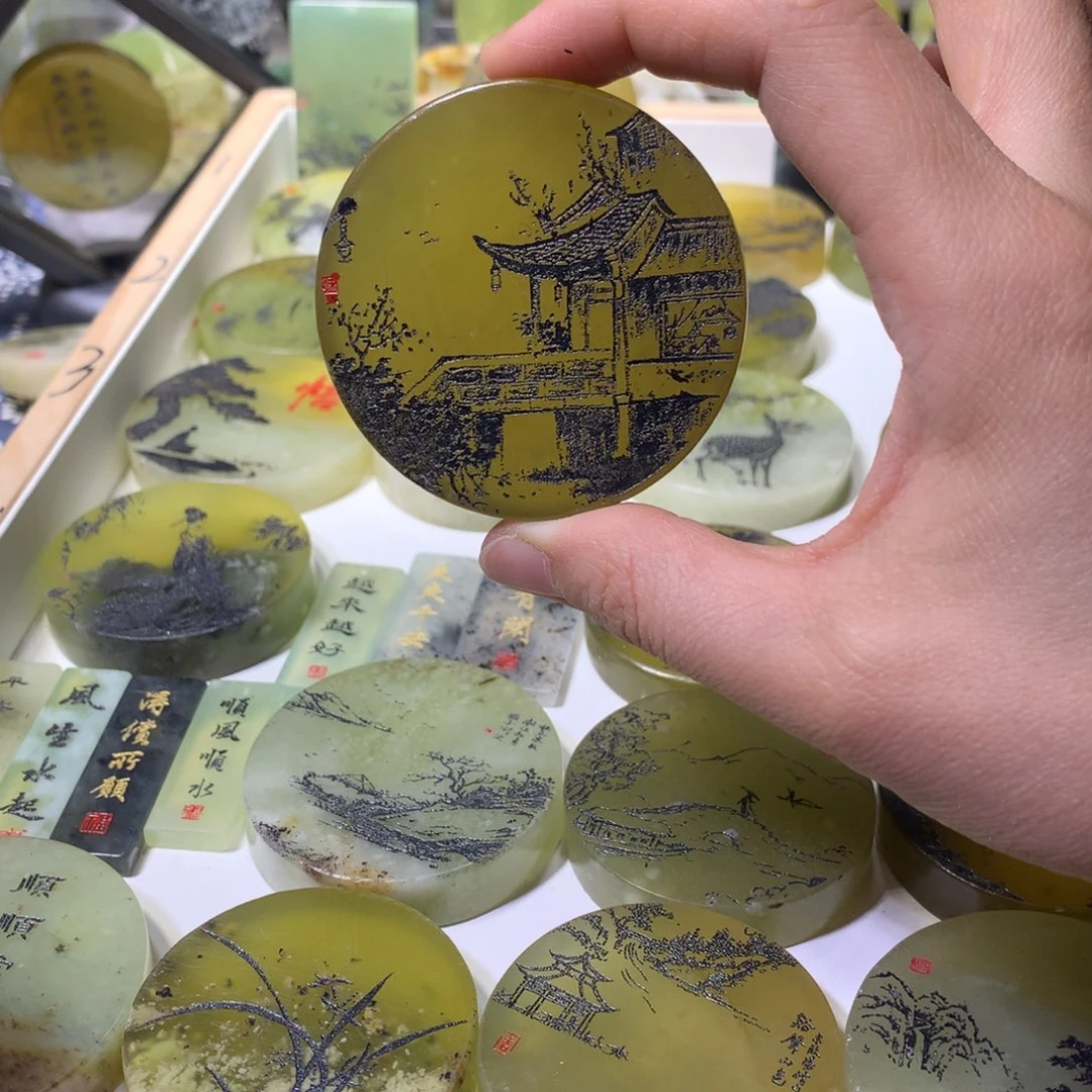 蛇纹石玉合金雕刻小摆