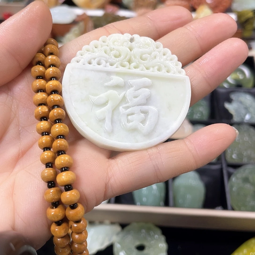 蛇纹石玉颈饰未镶嵌