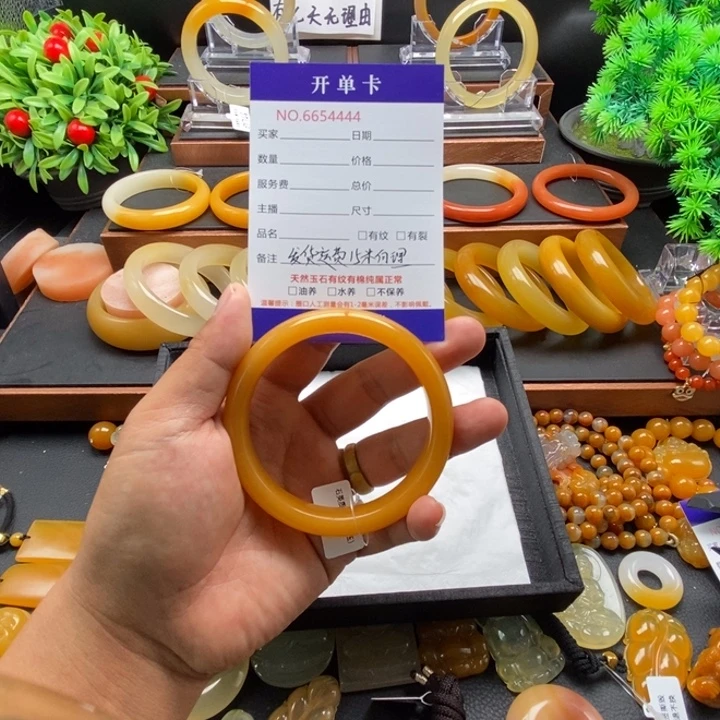 明***好石英质玉（黄龙玉）未镶嵌手镯54444
