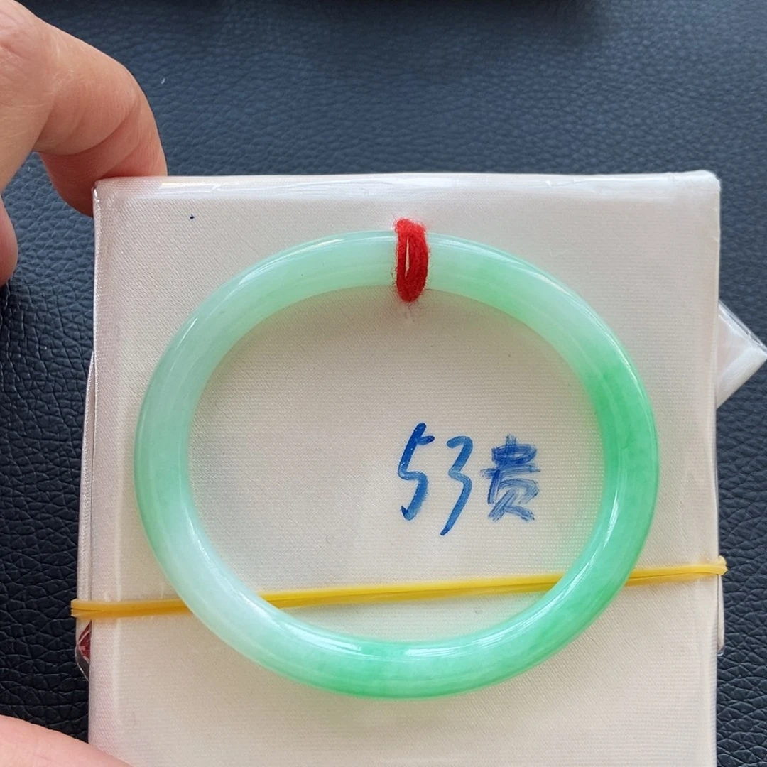 翡翠手镯未镶嵌18渐变绿圆贵妃18