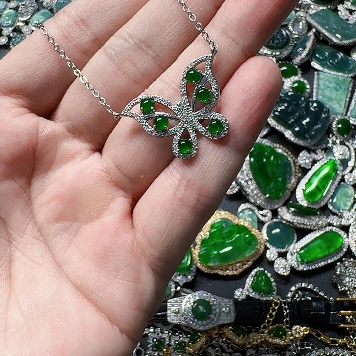 翡翠颈饰未镶嵌天然A货翡翠放漏