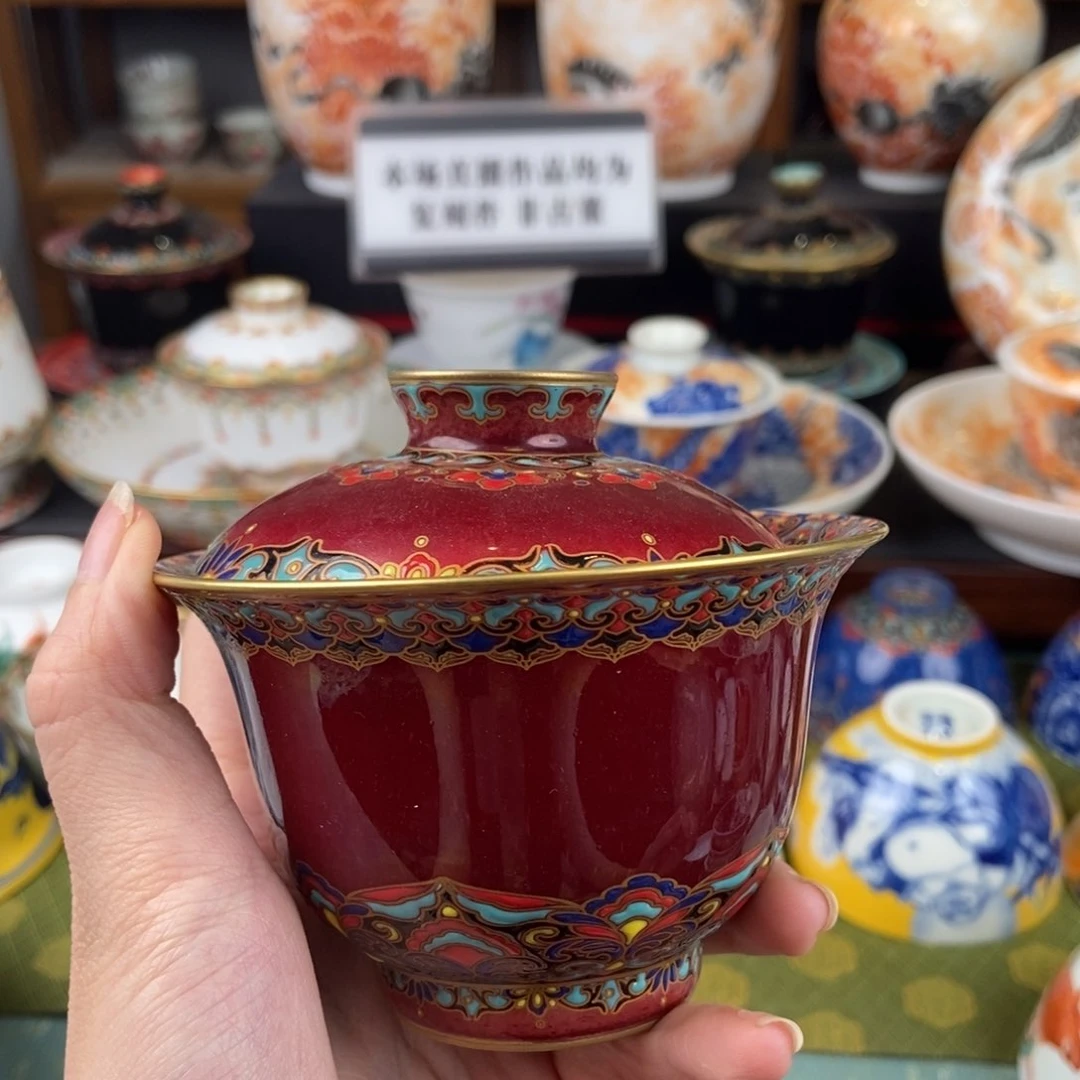 陶瓷的设计师是一个