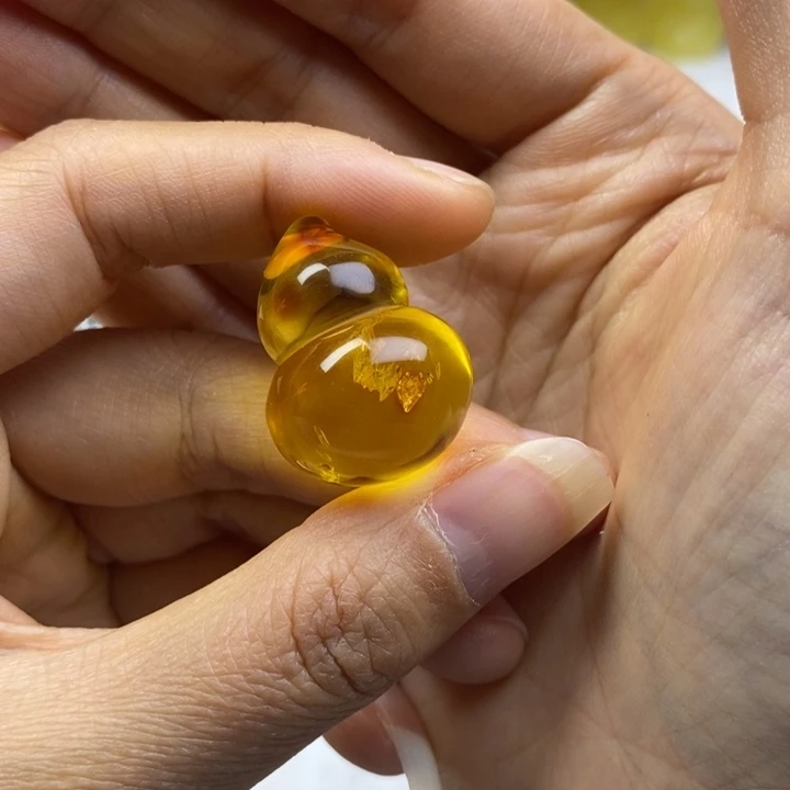 *****蜜蜡未镶嵌裸石瑕疵，有坑