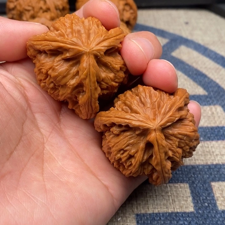 吊坠文玩核桃张**.三棱