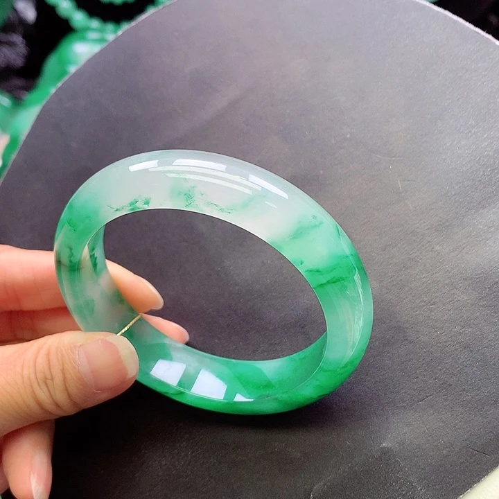 未镶嵌手镯石英质玉