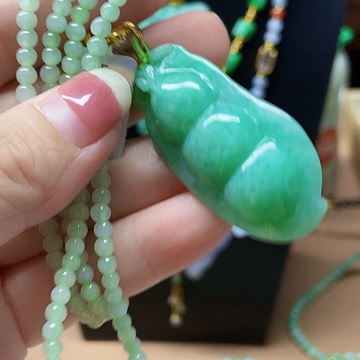 翡翠未镶嵌颈饰吊坠