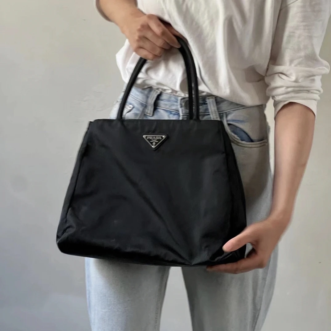 95新 Prada/普拉达 经典尼龙黑色手提包