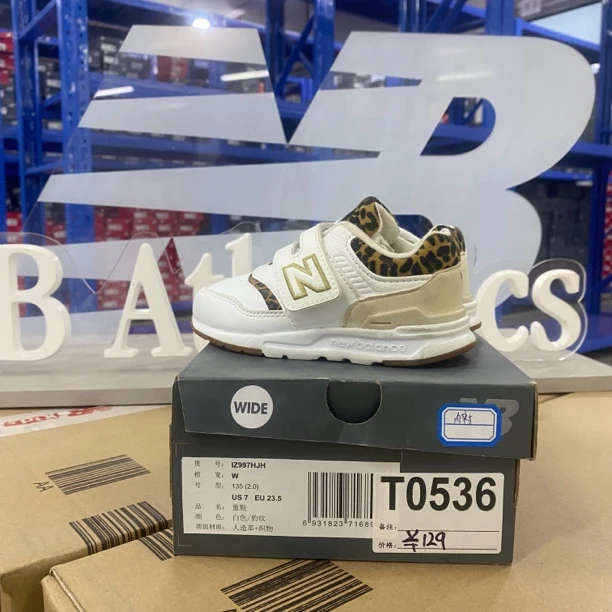 T0536 NEW BALANCE IZ997HJH 23.5码135儿童运动鞋微瑕疵 无售后