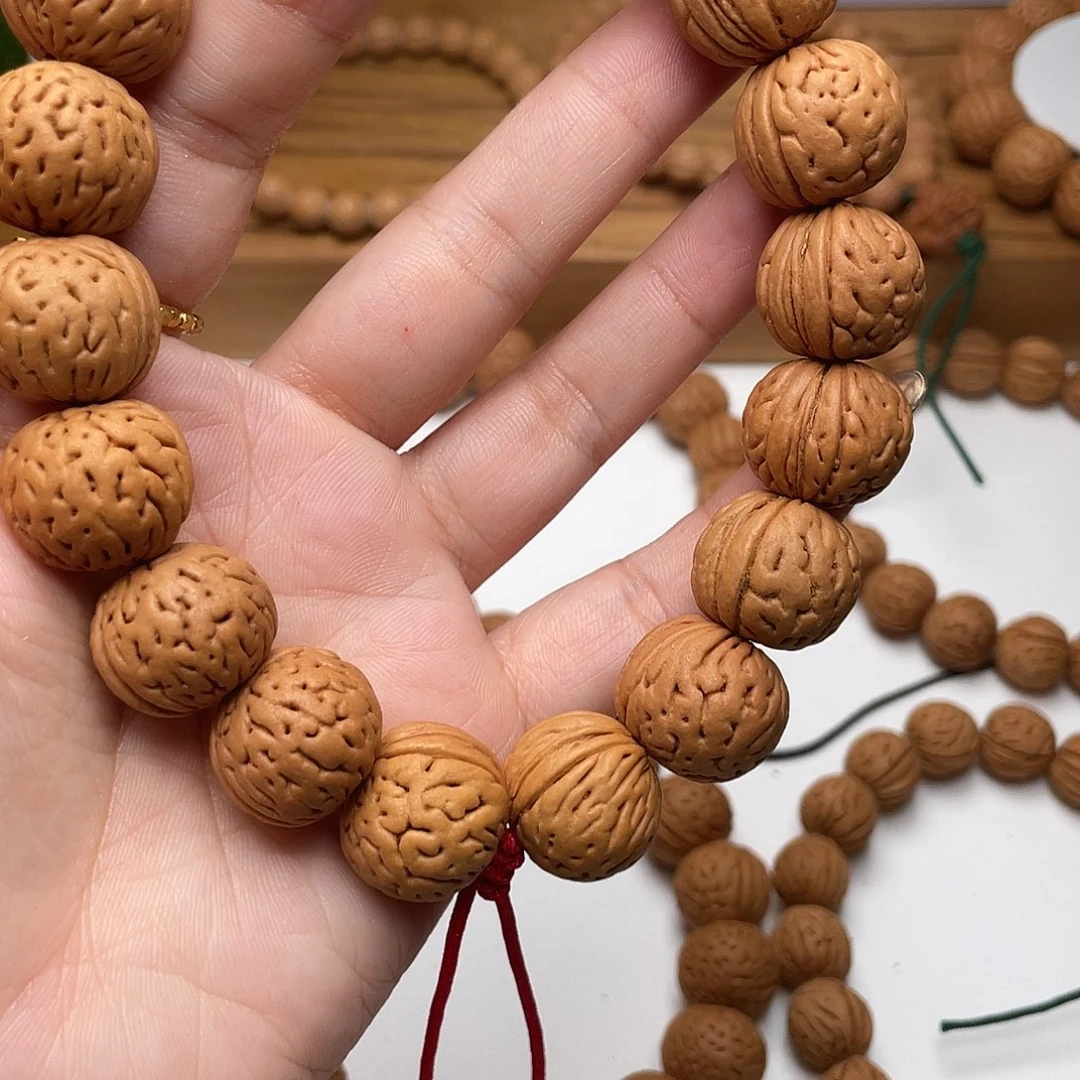 阿***呀18野生灯笼桃核手持