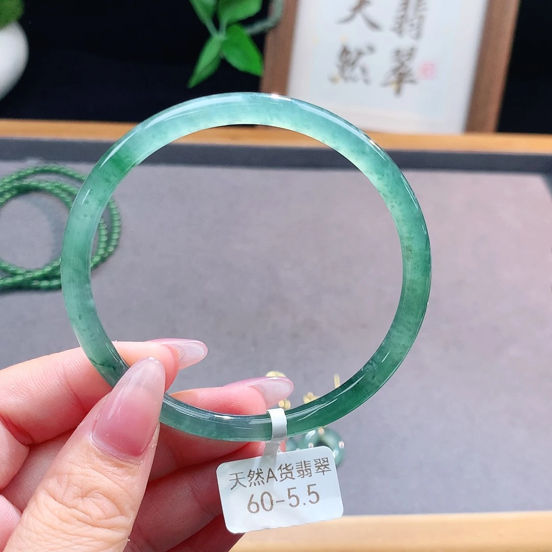 翡翠手镯（圆镯）未镶嵌