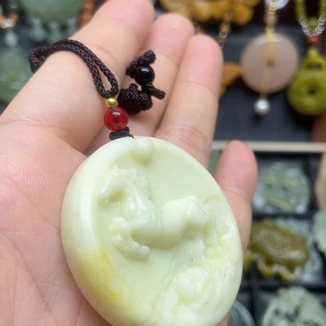 蛇纹石玉未镶嵌颈饰