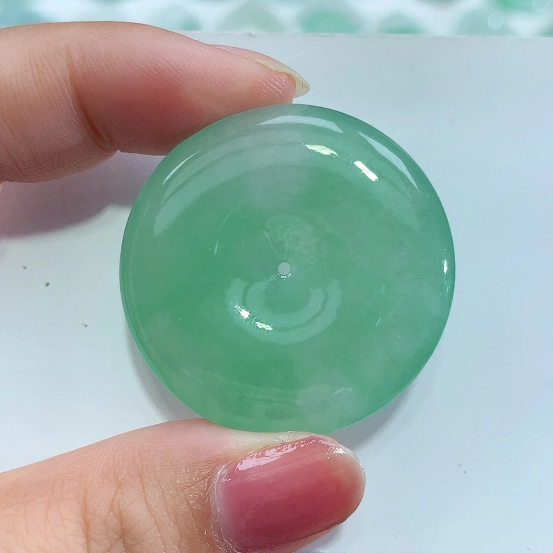 翡翠未镶嵌颈饰平安扣