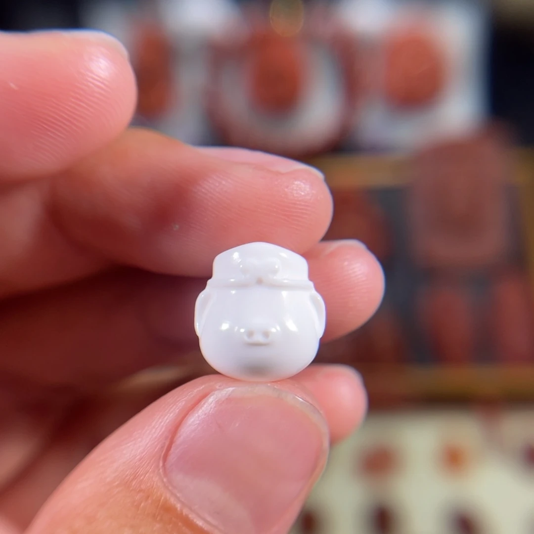 石英质玉（黄龙玉）未镶嵌缅黄白瓷八戒12*11.6不退不换