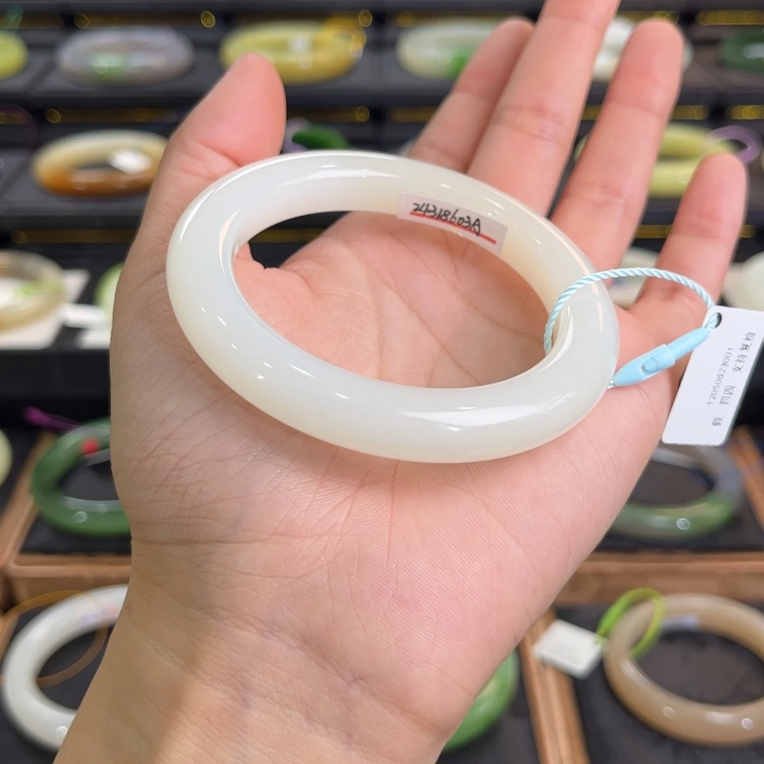 和田玉未镶嵌手镯特细油糕白