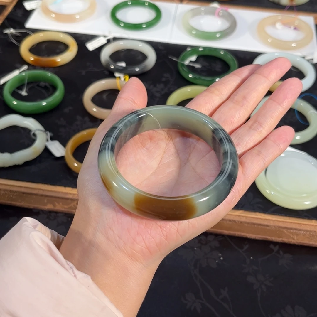 和田玉未镶嵌手镯  「楼兰三色」