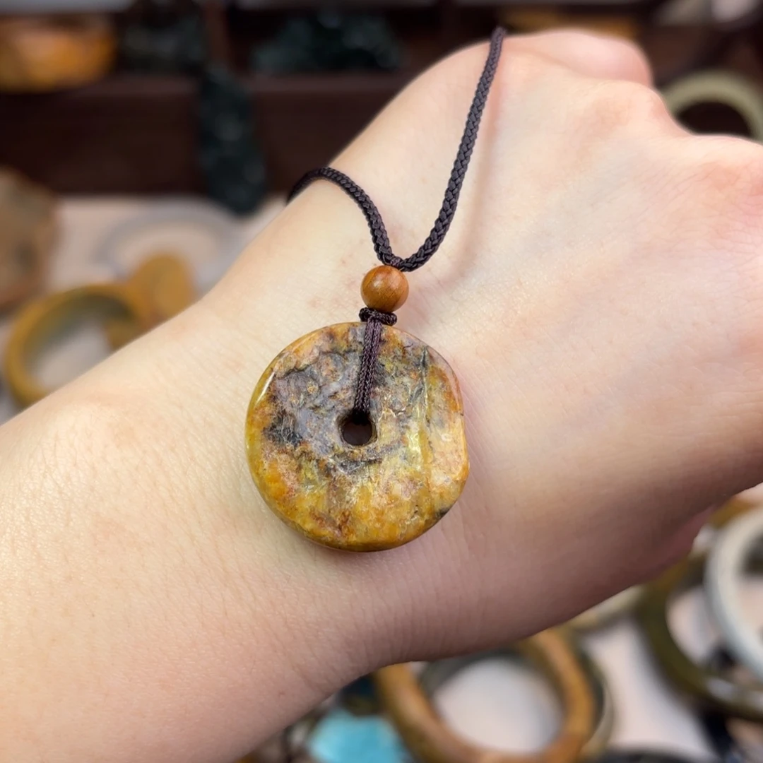 岫岩河磨玉（透闪石质玉）手镯未镶嵌