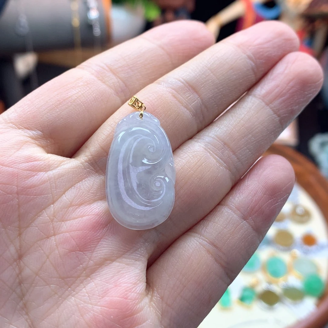 颈饰18K金镶嵌翡翠