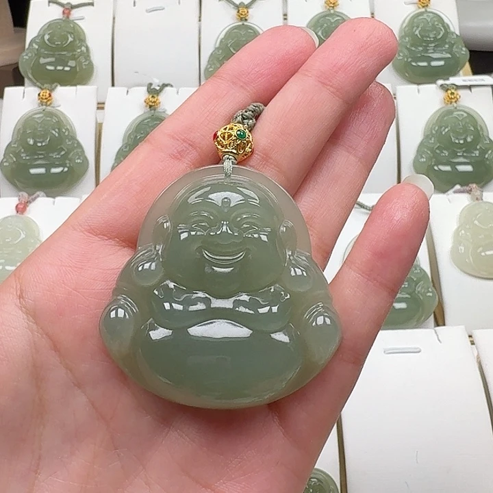 守***福和田玉未镶嵌颈饰