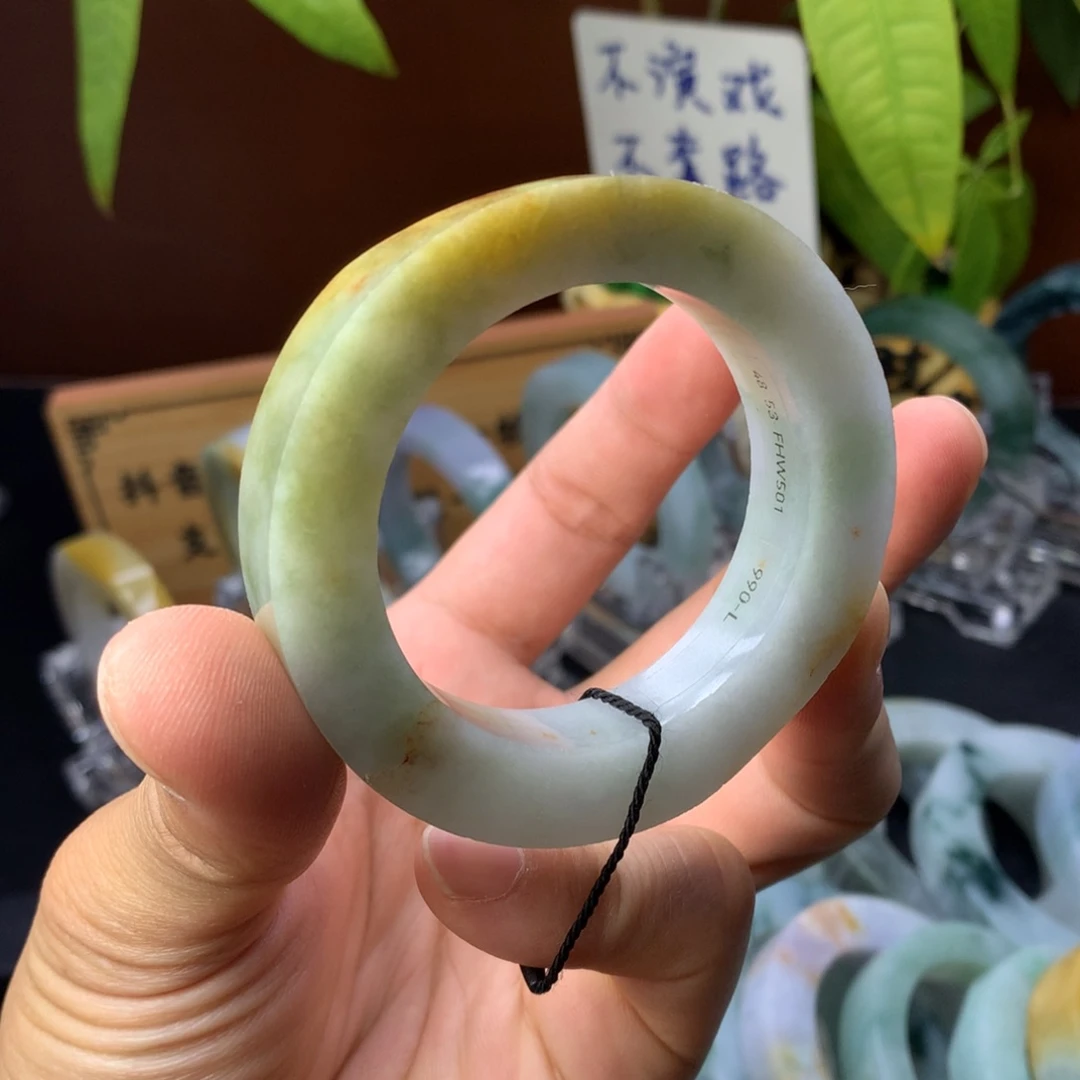 定制翡翠手镯未镶嵌不退不换