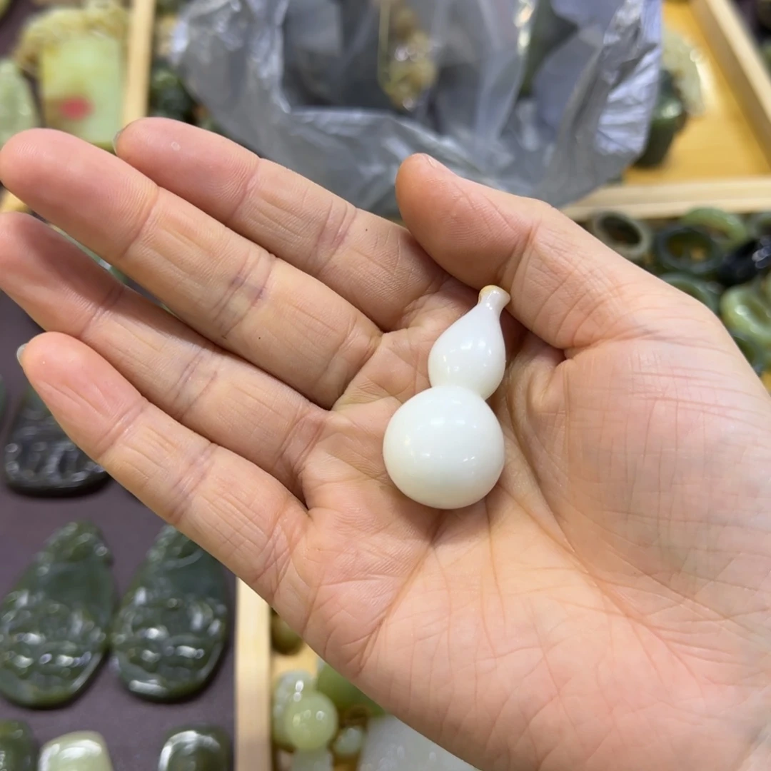 黛***柳岫岩老玉（透闪石质玉）未镶嵌颈饰