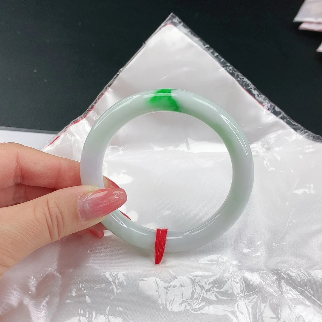 翡翠手镯未镶嵌翡翠094