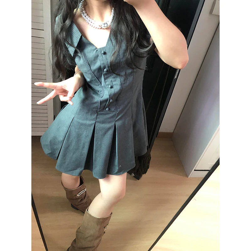古着vintage灰色高级感条纹连衣裙女2025夏新款V领短袖百褶短裙子