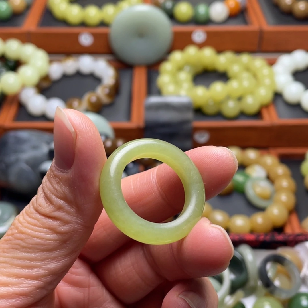 和田玉未镶嵌戒指