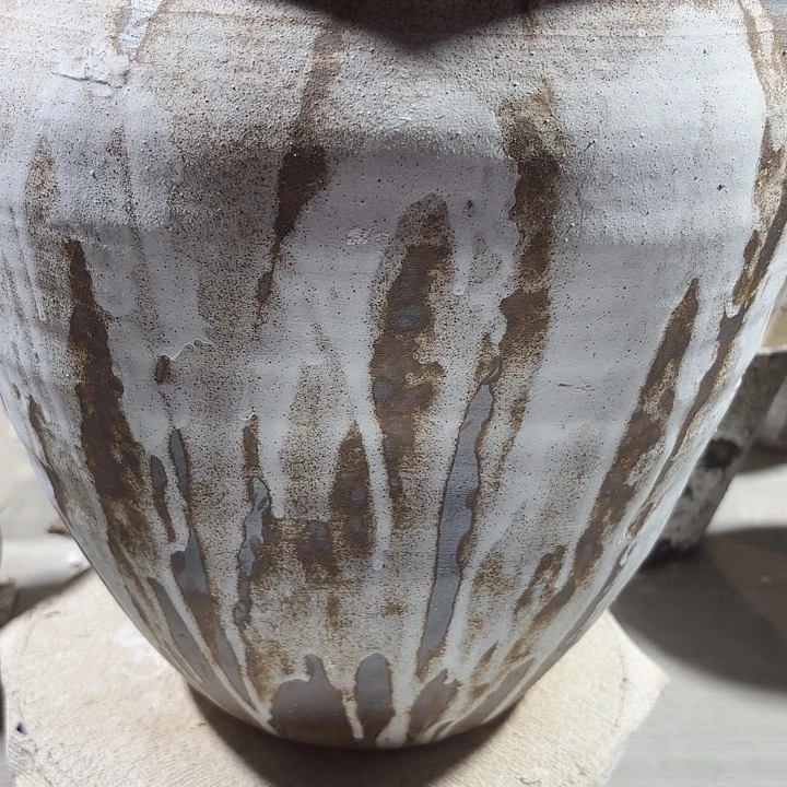 摆件陶高30，口26，，有孔，656