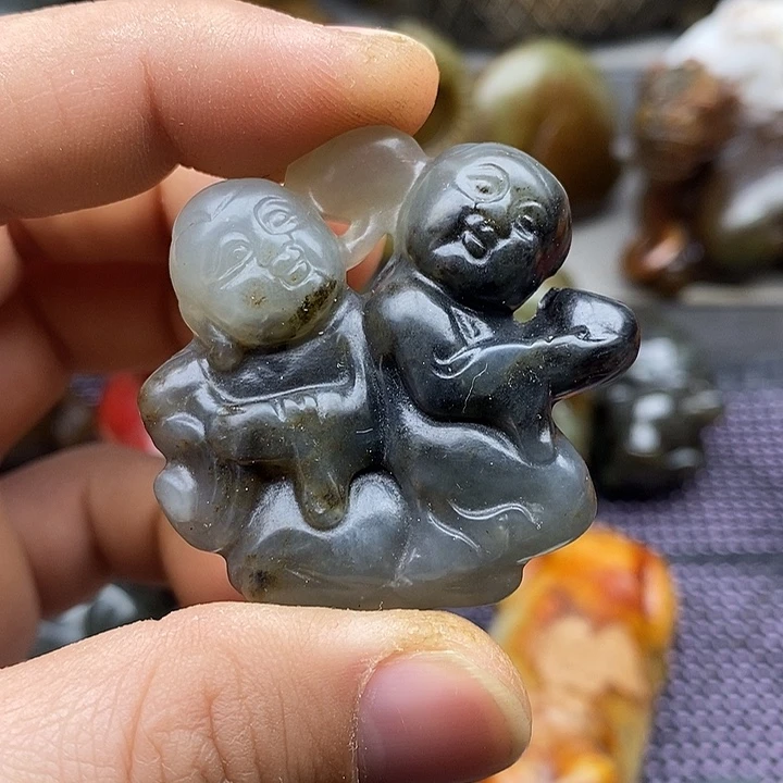 未镶嵌蛇纹石玉颈饰