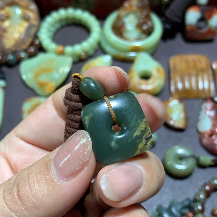 岫岩河磨玉（透闪石质玉）未镶嵌颈饰