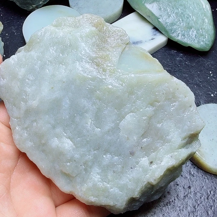 和田玉（糖玉）未镶嵌珠宝奇石