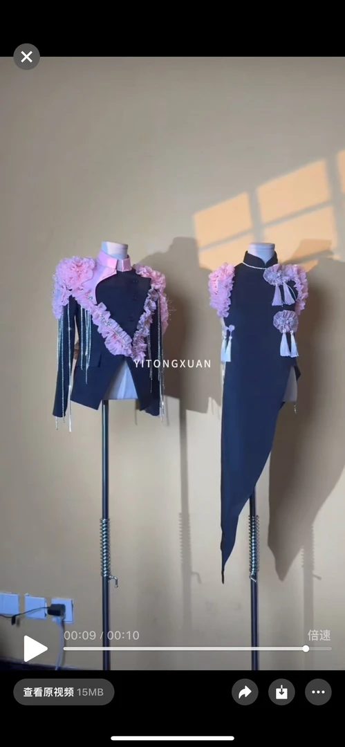 粉黑旗袍潮服模特走秀潮服时尚重工裙子服装