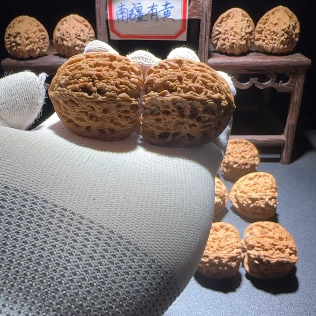 洋***子文玩核桃吊坠40炮弹