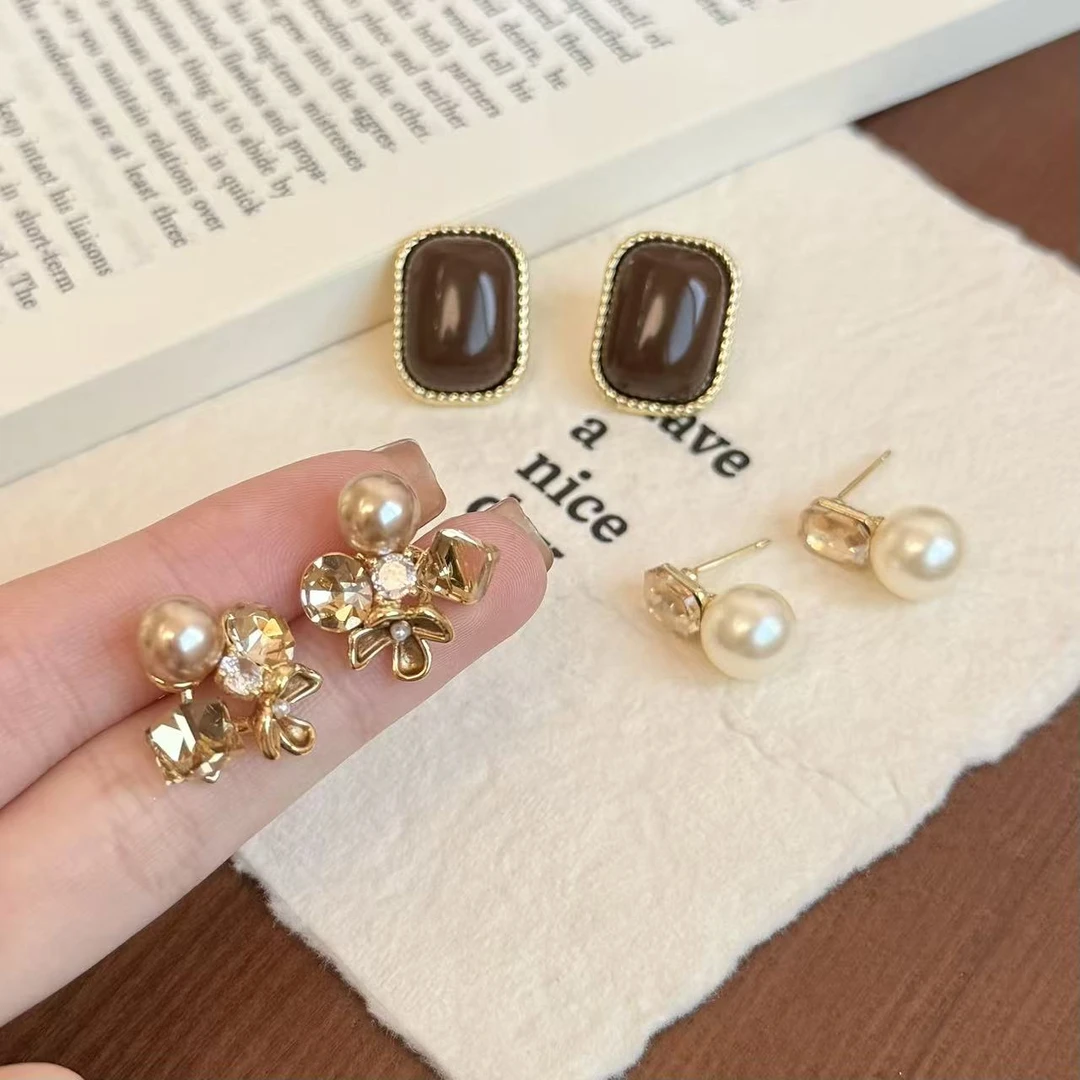 铜合金仿珍珠耳饰 法式温柔风耳饰珍珠花朵耳钉小众设计感耳环