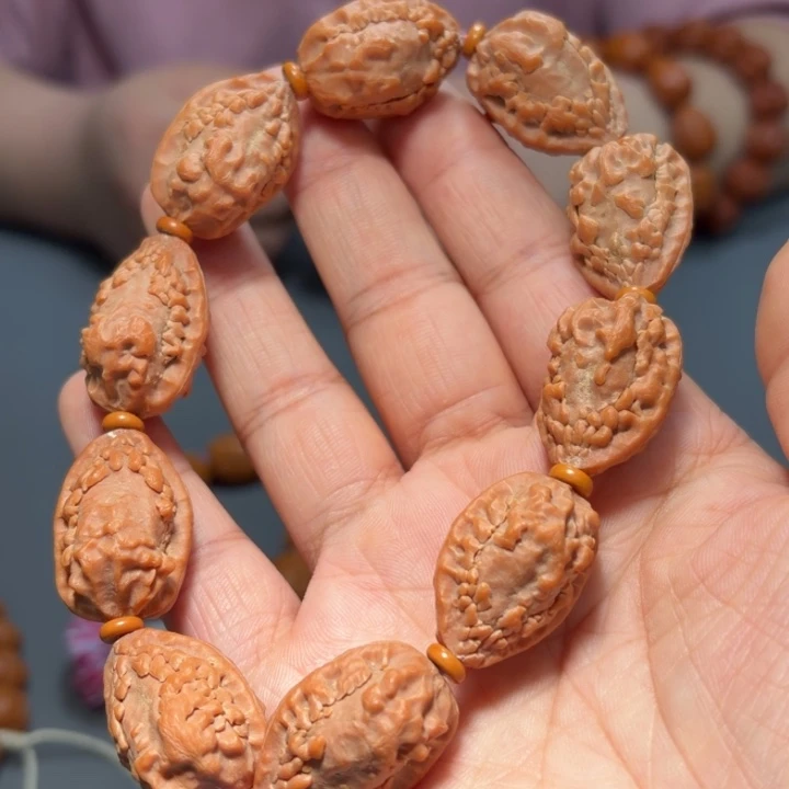 文玩核桃吊坠麒麟7711